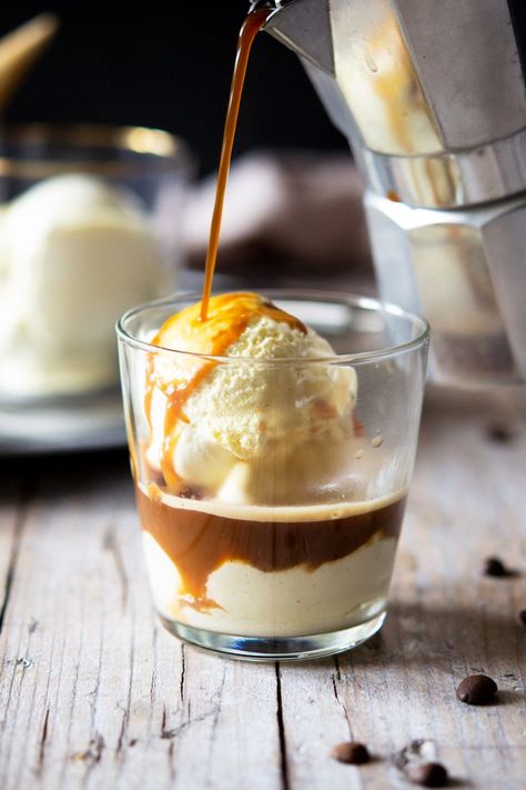 How to make an incredible Italian Affogato in just 5 minutes. This easy dessert is made with rich vanilla ice cream and espresso coffee, add a splash of liqueur for a super-easy yet elegant after-dinner dessert! Affogato Recipe, Italian Ice Cream, Italian Ice, Coffee Ice Cream, Coffee Dessert, Cream Desserts, Sauce Tomate, Ice Cream Desserts, Italian Desserts