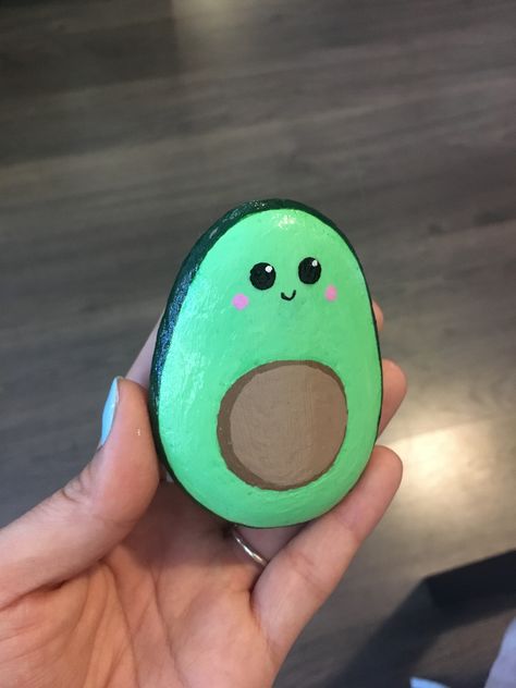 Avocado Stone Painting, Rock Painting Ideas Avocado, Avocado Painted Rock, Rock Ideas Painting, Pink Painted Rocks, Rock Painting Ideas Easy For Kids, Preppy Rock Painting, Small Stone Painting, Stone Painting Ideas Creative