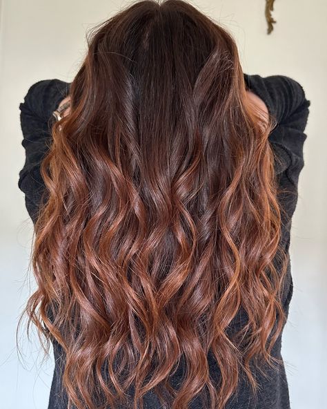 Copper Balayage On Brown Hair, Balayage Copper, Balayage On Brown Hair, Balayage Hair Copper, Brown Hair Trends, Copper Balayage, Using Dry Shampoo, Balayage Color, Copper Hair