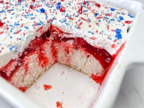 Cherry Poke Cake, Cake Ingredients List, Cherry Dump Cake Recipe, Pudding Poke Cake, Poke Cake Recipe, Blueberry Dump Cakes, Lemon Pie Filling, Strawberry Pie Filling, Fluff Desserts