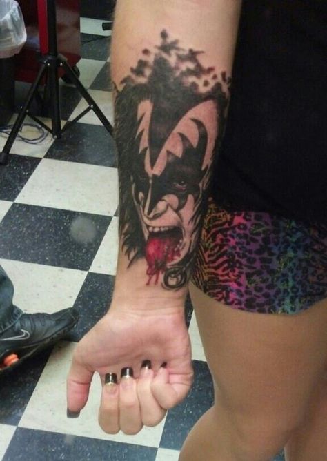 I want something like this for the Gene simmons part of my KISS tattoo Kiss Tattoo, Banda Kiss, Kiss Artwork, My 18th Birthday, Tattoo Band, Kiss Tattoos, Gene Simmons, Kiss Band, Tattoo Inspo