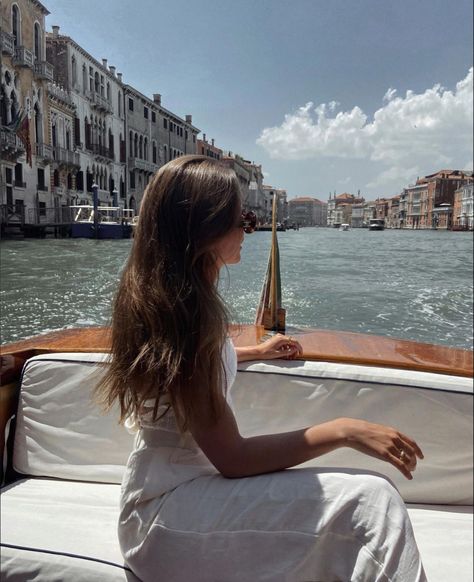 @livia_auer on instagram Italian Girl Aesthetic, Venice Boat, Prague Photos, Venice Photography, Venice Photos, Rome Photo, Florence Travel, Best Friend Pictures Tumblr, Summer Picture Poses