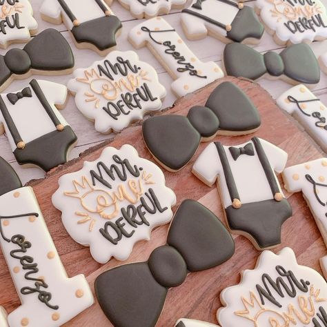 Becca Ruocco on Instagram: “Hello Mr. ONEderful! Fun fact about this customer… I created cookies for her baby shower (they were gifted to her and her fiancé) and she’s…” Mr Onederful Cookies Decorated, Onederful Cookies, Crown Cookies, Mr Onederful Birthday, Mr Onederful, Cookies Decorated, Birthday Crown, Cookie Ideas, Cookie Designs