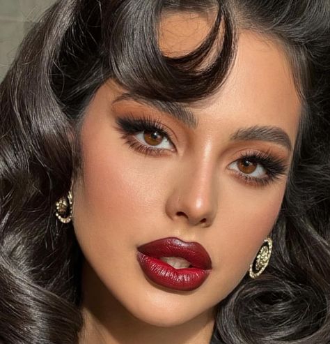 Red Lip Eye Makeup Look, Bollywood Makeup Looks Indian Weddings, 50s Fashion Makeup, Vintage Mexican Makeup, Makeup Looks Vintage, Burgundy And Black Makeup, Dark Red Eye Makeup Looks, Spanish Makeup Look Red Lips, Red Lip On Brown Skin