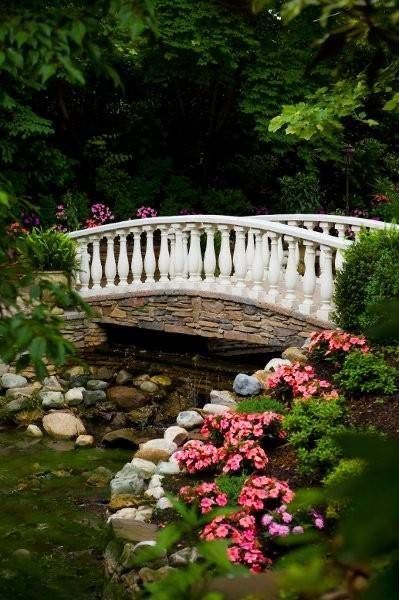 Garden aesthetic design bridge ideas Neoclassical Garden, Garden Bridge Ideas, Garden Bridge Design, Backyard Bridges, Bridge Ideas, Pond Bridge, Park Wedding Ceremony, Backyard Designs, English Cottage Garden