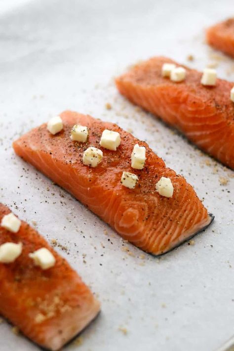 An easy salmon recipe baked in the oven and topped with a little brown sugar and butter. Delicious and elegant! Brown Sugar Salmon Recipes, Salmon Recipe Baked, Salmon Sides, Salmon Recipes Brown Sugar, Salmon Recipes Oven, Brown Sugar Salmon, Easy Salmon Recipe, Oven Baked Salmon, Norwegian Food