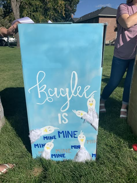 Sorority Box Reveal, Finding Nemo Big Little Reveal, Big Little Box Reveal Ideas, Sorority Reveal Boxes, Big Sis Lil Sis Reveal Ideas, Big Sis Little Sis Reveal Ideas, Big Little Ideas Sorority, Big Little Reveal Box Ideas, Big Little Box Reveal