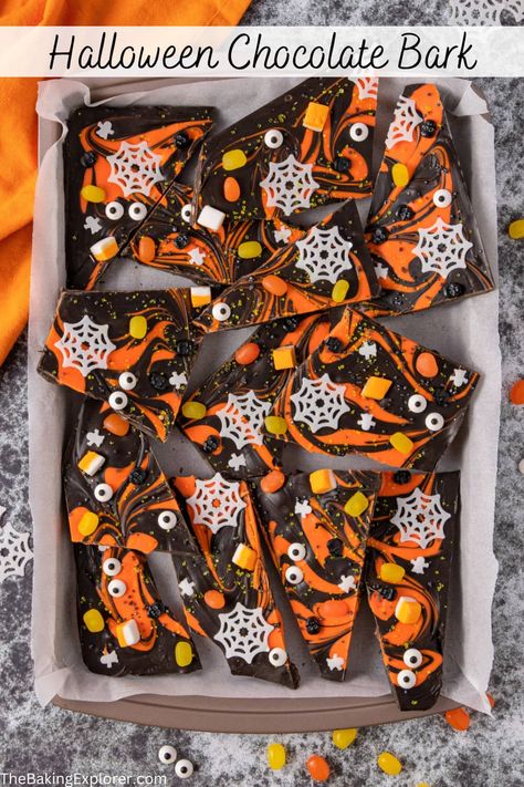 Halloween Chocolate Bark, Apple Tray, Chocolate Treats Easy, Halloween Bark, Black Food Coloring, Halloween Foods, Orange Food Coloring, Christmas Cupcake, Trick Or Treaters