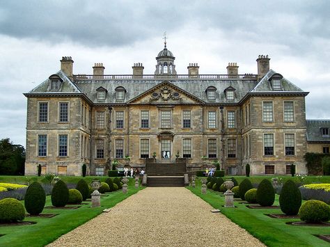 English country house fantasy collection - Belton House, Lincolnshire. The exemplar of the English country house. Belton House, English Country Houses, Modern Castle, Manor Homes, English Manor Houses, English Castles, Castle Mansion, Lots Of Windows, English Manor