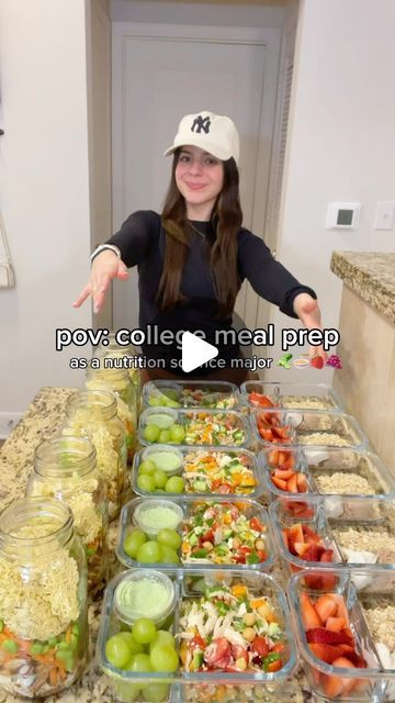 karen!! on Instagram: "all recipes are already posted 🤍 this week i did pb chocolate oats for breakfast, chicken and chick pea salad for lunch, and ramen jars for dinner!!🥜🍫🥗🍇🍜🍄" Work Meal Ideas, Lunch Prep For The Week Healthy, Karen Velderrain, Meal Prep Salads For The Week, Salad Meal Prep For The Week, Ramen Meal Prep, Salad Prep For The Week, Ramen Jars, Clean Eating Lunch Ideas