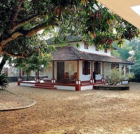 Help Plants Grow, Backwaters Of Kerala, Kerala Traditional House, Kerala Architecture, India History, Courtyard House Plans, Indian Home Design, Kerala House Design, House Design Pictures