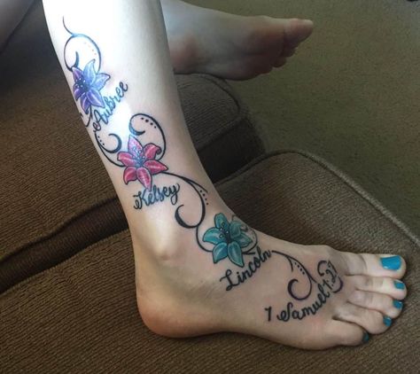 Tattoo Ideas On Leg, Kid Name Tattoo Ideas Mothers, Grandchildren Tattoos, Baby Footprint Tattoo, Name Tattoo Ideas, Grandma Tattoos, Kid Name Tattoo, Tattoos Infinity, Saved Tattoo