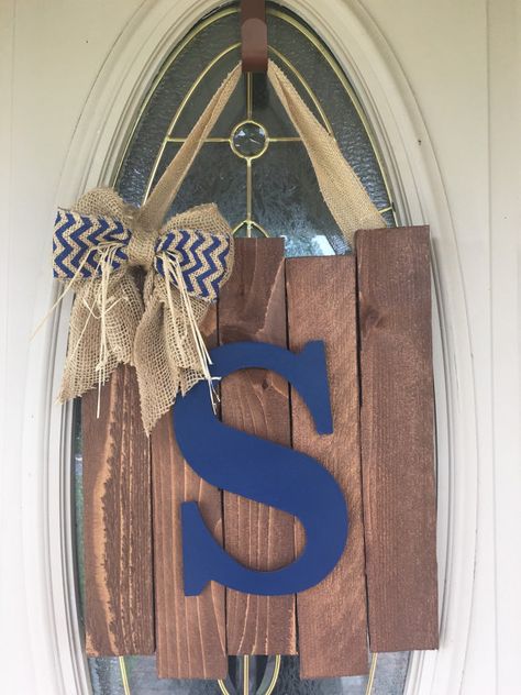 Monogram Projects, Burlap Diy, Front Door Monogram, Door Monogram, Yarn Letters, Initial Decor, Front Door Decorations, Rustic Front Door, Beautiful Front Doors