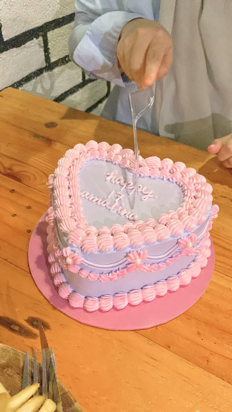 Purple And Pink Party Theme, Purple And Pink Vintage Cake, Pink And Purple Cakes Birthday, Pink And Purple Cake Ideas Simple, Pink Purple Birthday Cake, Pink And Purple Heart Cake, Birthday Cake Pink And Purple, Pink And Purple Cakes, Birthday Cake Aesthetic Purple