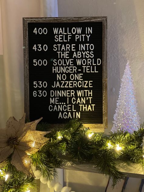 Funny Letter Board Quotes Christmas, Funny Christmas Felt Board Quotes, Letter Board Christmas Funny, Funny Christmas Quotes For Letter Board, Grinch Letterboard Quotes, Christmas Sayings For Letter Boards, Christmas Message Board Quotes, Cute Christmas Letter Board Quotes, Letterboard Christmas Quotes