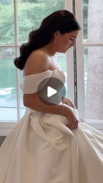 Maricruz Hairstyles on Instagram: "Addison looking like royalty, ready for her big day!
Loving the sleek middle part front with some waves in the back, the hairstyle paired perfectly with her timeless off the shoulder ball gown and the pearl studded veil!
😍😃❤️😆!

Thank you for the opportunity to work with you and for all your kindness Addison ❤️.
•
Getting ready location/Venue @yorkgolfandtennisclub 
Makeup @deannaelysemua 
Hair @maricruzhairstyles 
•
#bostonhairstylist #bostonelopements #bostonweddinghair #bostonbridal #bostonhairstylists #bostonweddings #bostonbridalhair #bostonbride #bostonbrides #bostonhairstylist #capecodweddings #capecodbrides #weddingcapecodhairstylisthairstylist  #modernbride 
#massachusettswedding #bostonbridalhairstylist #bostonhairsalon #bostonbeautysalon #bo Hairstyle For Off Shoulder, Hairstyle For Off Shoulder Gown, Sleek Middle Part, Cape Cod Wedding, Off Shoulder Gown, Massachusetts Wedding, Wedding Boston, Middle Part, Modern Bride