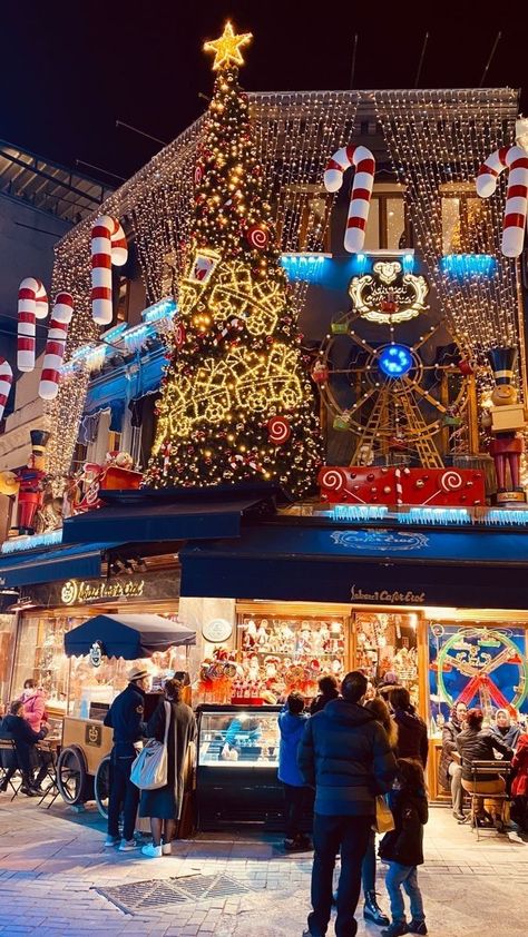 Istanbul Photography, Travel Pictures Poses, Merry Christmas Wishes, Christmas Feeling, Aesthetic Desktop Wallpaper, Story Instagram, I Wallpaper, A Christmas Story, Christmas Wallpaper