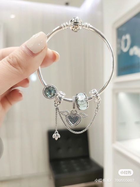 Pandora Bracelet White, Pandora Celestial Bracelet, Pandora Bracelet Charms Ideas Silver, Pandora Bracelet Ideas Simple, Pandora Charms Aesthetic, Pandora Charm Bracelet Aesthetic, Pandora Bracelet Aesthetic, Pandora Silver Bracelet, Silver Pandora Bracelet