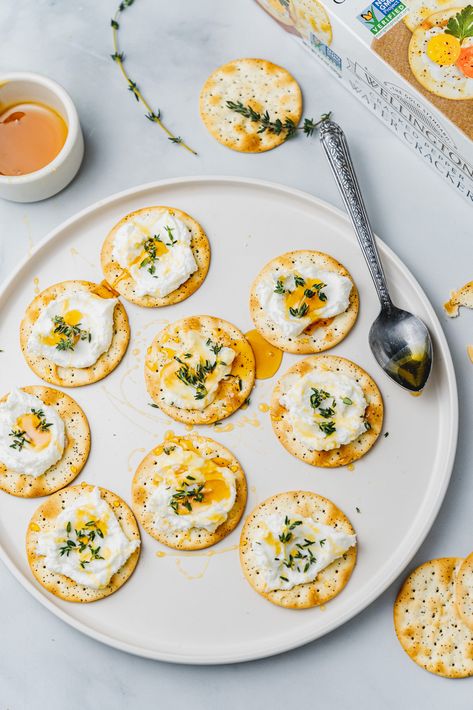 Fancy Cheese And Crackers, Goat Cheese Cracker Appetizer, Goat Cheese Crackers, Goat Cheese And Honey, Toasted Crackers, Cheese Cracker Recipe, Crackers Appetizers, Cheese And Honey, Fancy Cheese