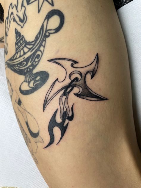 Ninja Stars Tattoo, Throwing Star Tattoo, Shuriken Tattoo, Small Asian Tattoo, Ninja Star Tattoo, Tattoo Ninja, Karate Tattoos, Jojo Tattoo, Ninja Tattoo