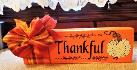 Country Wood Crafts, Paver Ideas, Block Pumpkins, 2x4 Crafts, Brick Crafts, Autumn Things, Autumn Country, Wood Refinishing, Block Signs