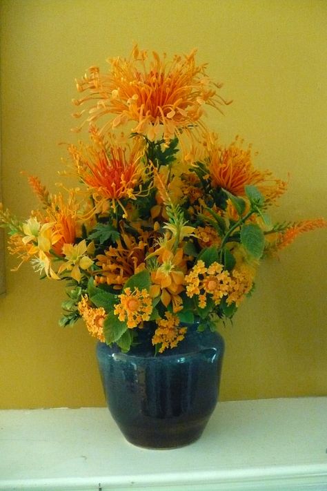 70s Interior, 70s Floral, Call Art, Unusual Flowers, Plastic Flowers, Table Arrangements, Table Flowers, The 60s, Growing Flowers