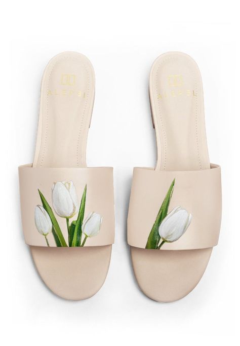 Tulips Beige Slide Custom Sandal, Canvas Bag Diy, Ribbon Embroidery Tutorial, Whimsical Paintings, Baby Painting, Rose Beige, Classic Wedding Rings, Beautiful Sandals, Hand Painted Shoes