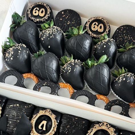 @ediblebykatia on Instagram: "Black and gold party package 🖤 Package included one dozen of each treat: • strawberries • oreos • rice krispies • pretzels  🏷️ #ediblebykatia #losangeles #montereypark #dessert #partypackages #chocolatecoveredstrawberries #madelinecookies #dippedoreos #ricekrispies #pretzels" Black Birthday Treats, Black And Gold Party Treats, Black And Gold Strawberries, Black And Gold Treats, Black And Gold Treat Table, Strawberry Oreos, Madeline Cookies, Black And Gold Party, Dessert Table Birthday