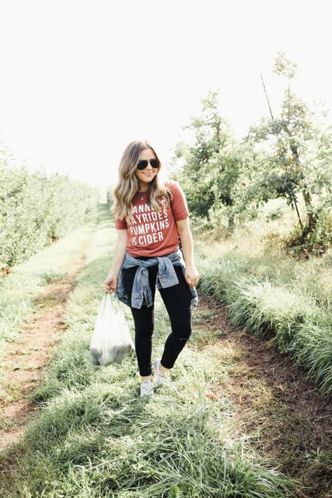 Red graphic t-shirt+black distressed jeans+white sneakers+denim jacket+gold pendant necklace+aviator sunglasses+black leather backpack. Late Summer / Summer to Fall Weekdend/ Casual Outfit 2018 Apple Picking Outfit Summer, Apple Picking Outfit Fall, Picking Outfits, Hippy Costume, Pies And Tarts, Apple Picking Outfit, Fall Graphic Tee, Fall Graphic, Apple Pies