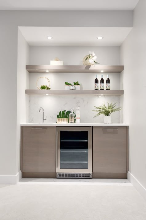 Modern Wet Bar, Modern Kitchen Bar, Bar Nook, Kitchen Wet Bar, Basement Kitchenette, Home Wet Bar, Bar Mini, Home Bar Rooms, Modern Home Bar