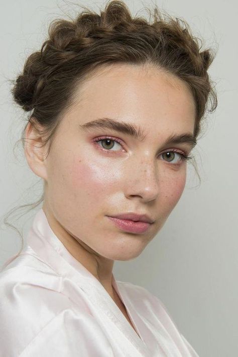 10 Makeup Looks That’ll Make You Glow This Summer No Mascara, Fall Makeup Trend, Summer Makeup Trends, Kim Basinger, Summer Makeup Looks, Mascara Makeup, Honest Beauty, Juice Beauty, Glowy Skin