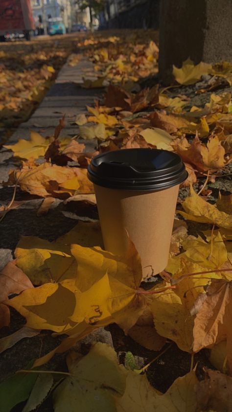 Autumn Coffee Photography, Autumn Coffee Aesthetic, Books And Pens Photography, Energy Bars Recipe, Autumn Instagram, Dinner Restaurants, Blog Backgrounds, Coffee Wallpaper, Scenery Pictures