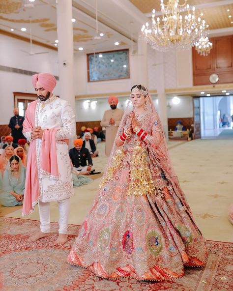 Royal Punjabi Bridal Look, Gurudwara Wedding, Punjabi Marriage, Punjabi Wedding Dress, Pink Bridal Lehenga, Latest Bridal Lehenga Designs, Indian Bride Makeup, Bridal Lehenga Designs, Latest Bridal Lehenga