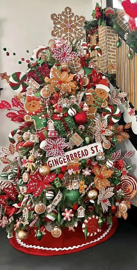 Warm Gingerbread Christmas Tree, Gingerbread House Tree Topper, Peppermint Gingerbread Christmas Tree, Christmas Tree With Gingerbread, Colorful Gingerbread Christmas Decor, Ginger Christmas Tree, Gingerbread Xmas Tree, Gingerbread Theme Tree, Gingerbread Tree Ideas