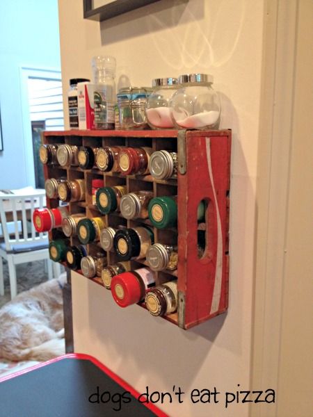 Use a vintage Coke crate as spice rack - vintage Coke crate spice rack - dogsdonteatpizza.com Diy Bungalow, Old Coke Crates, Coke Crate Ideas, Old Wooden Crates, Wooden Dog Kennels, Old Crates, Dog Room, Vintage Crate, Vintage Coke