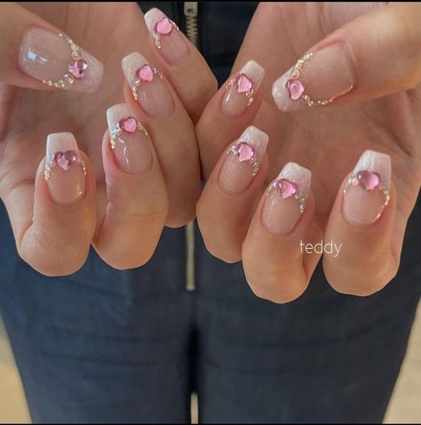 French Tips With Pink Heart, Pink Nails Rhinestones, Nail Inspo With Gems, Short Nails Classy, French Tips With Pink, Nails Inspiration Pink, Nails Rhinestones, Nails Classy, Pretty Gel Nails