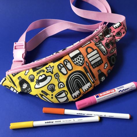 Make Your Own Fanny Pack with This Free Pattern | Spoonflower Blog Fanny Pack Pattern Free, Free Fanny Pack Pattern, Fanny Pack Sewing Pattern, Diy Fanny Pack, Bum Bag Pattern, Fanny Pack Pattern, Hands Free Bag, Sewing Templates, Sac Diy