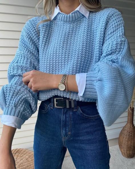 Navy Blue Sweater Outfit, Cropped Sweater Outfit, Blue Sweater Outfit, Winter Sweater Outfits, Classy Winter Outfits, Classic Style Outfits, Blue Jersey, Everyday Fashion Outfits, Paris Outfits