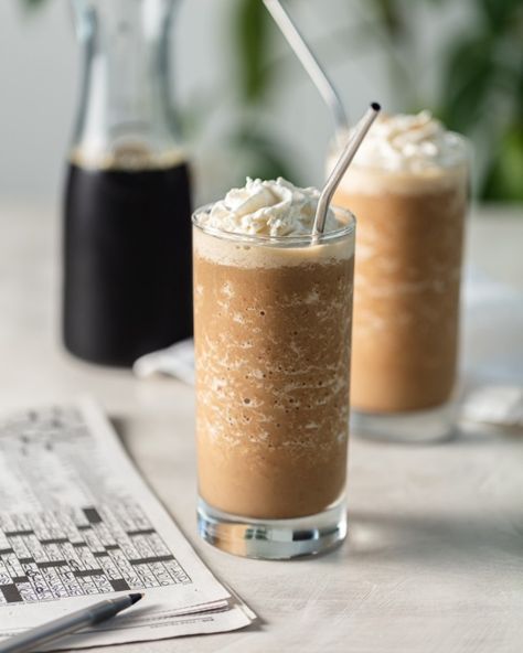 Coffee Frappuccino, Milk Tea Recipes, Tea Drink Recipes, Frappuccino Recipe, Family Brunch, Coffee Press, Delicious Drinks, Sweet Food, Iced Drinks