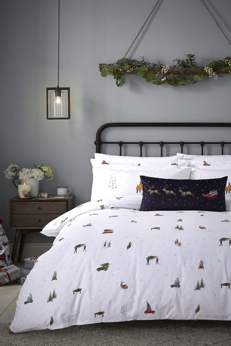 Home For Christmas bedding set, from £45, Sophie Allport. | #bedroom #christmasbedroom #christmas #christmasdecor #christmas #festivebedroom #bedroomideas #foliage #bed #bedding #headboard #colourfulbedroom #bedroomdesign #kbbmag Kids Christmas Bedding, Christmas Bed, Single Bedding Sets, Double Bedding Sets, Christmas Duvet Cover, Christmas Duvet, Christmas Bedding Set, Sophie Allport, Christmas Bedding