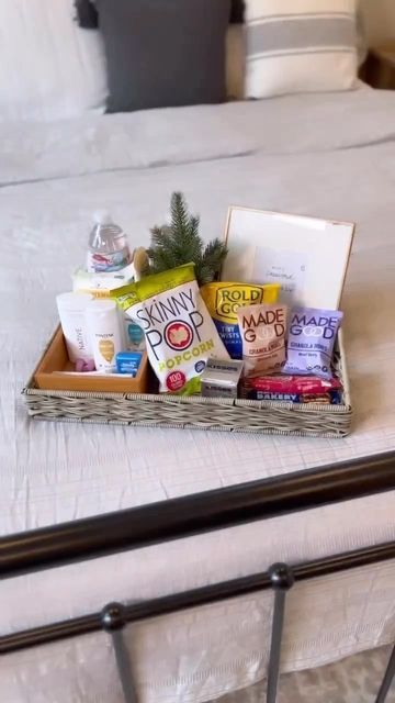 Home Guest Basket, Guest Room Goody Basket, Welcome Tray For Guests, Holiday Guest Welcome Basket, Guest Bedroom Welcome Tray, Guest Goodie Basket, Christmas Guest Basket, Guest Staying Over Basket, Guest Bedroom Gift Basket Ideas