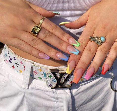 Rainbow v tips Multicolored Nails, Nagellack Trends, Simple Acrylic Nails, Acrylic Nails Coffin Short, Summer Acrylic Nails, Rainbow Nails, Fabulous Nails, Fire Nails, Coffin Nails Designs