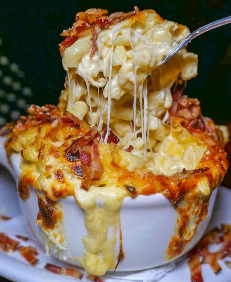 Mac N Cheese Bacon, Bacon Mac And Cheese, Bacon Lover, Food Mood, Mac N Cheese Recipe, Weird Food, Mac N Cheese, A Hug, Food Cravings