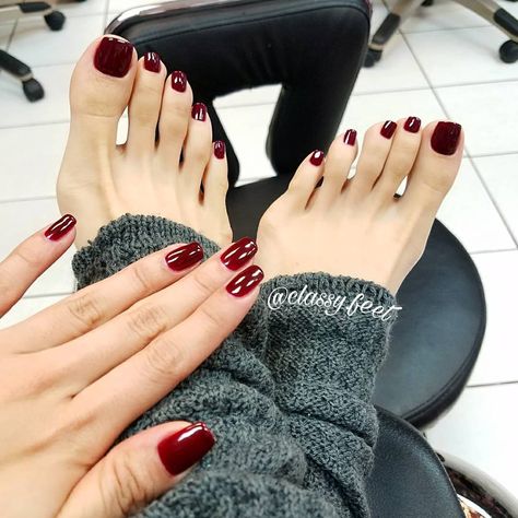 Malaga Wine by OPI #footmodel #footfetish #footqueen #foot #footfetishnation #sexyfeet #prettytoes #footdomination #worship #beautifulfeet … Attractive Nails, Dark Acrylic Nails, Shellac Pedicure, Nails Feet, Toe Nail Color, Nagellack Trends, Elegant Nail Art, Nail Color Trends, Summer Toe Nails