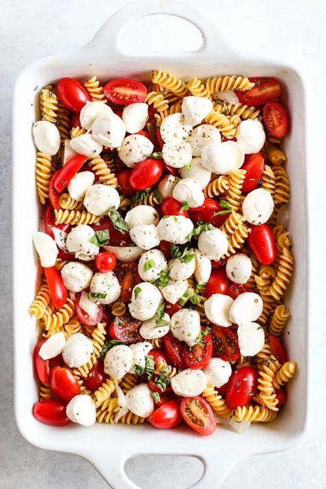 Vegetarian Mozzarella Recipes, Recipe Using Mozzarella Balls, Mozzarella Ball Salad Cherry Tomatoes, Hot Caprese Pasta, Pasta With Mozzarella Cheese Balls, Mozzarella Ball Pasta Salad, Mozzarella Tomato Recipes, Pasta Tomato Mozzarella, Mozzarella Ball Pasta