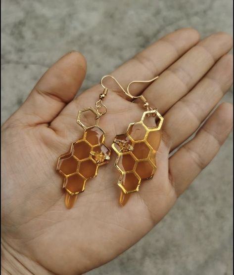 Dripping Honeycomb, Honeycomb Jewelry, Headpiece Accessories, Bee Honey, Bee Earrings, Hypoallergenic Earrings, Diy Shoes, Fantasy Jewelry, Girly Jewelry