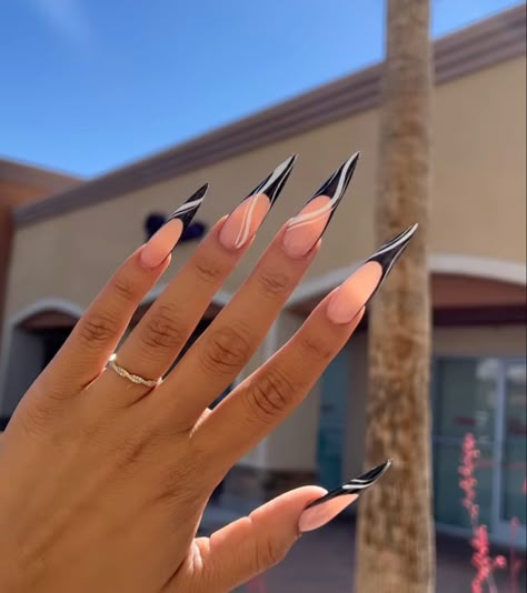 Stilleto Frenchies, Classy Stilleto Nails, Cute Stilleto Nails, Black French Tip Stiletto Nails, Stiletto Nails Black Women, Simple Stiletto Nails Designs, Pretty Stiletto Nails, Long Black Stiletto Nails, Stiletto Black Nails