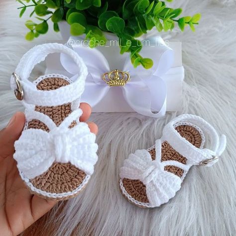 Crochet Baby Shoes Tutorial, Baby Shoes Tutorial, Matching Crochet, Fruity Design, Crochet Shoes Pattern, Crochet Baby Sandals, Crochet Baby Shoes Pattern, Baby Shoes Pattern, Crochet Disney