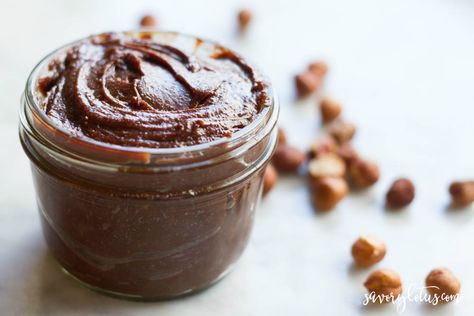 Healthy Nutella, Vegan Nutella, Homemade Nutella, Chocolate Hazelnut Spread, How To Roast Hazelnuts, Chocolate Spread, Food Advertising, Nutella Recipes, Hazelnut Spread