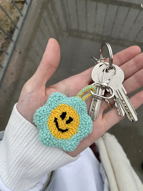 Punch Needle Keychain Tutorial, Punch Needle Toys, Punch Needle Keychain, Punch Needle Bag, Bunny Rug, Frog Keychain, Rug Cute, Cozy Boho, Needle Kit